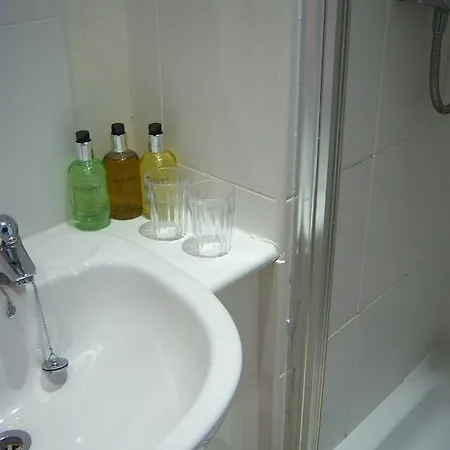 The Hillcrest 3*