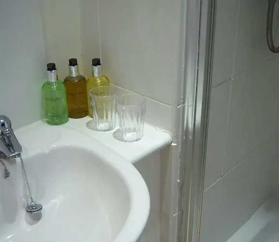 The Hillcrest 3*